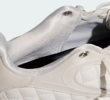 (W) Adidas Oz Venus / OZVENUZ Core White/Off White/Gum Sepatu Sneakers. HQ2643 3