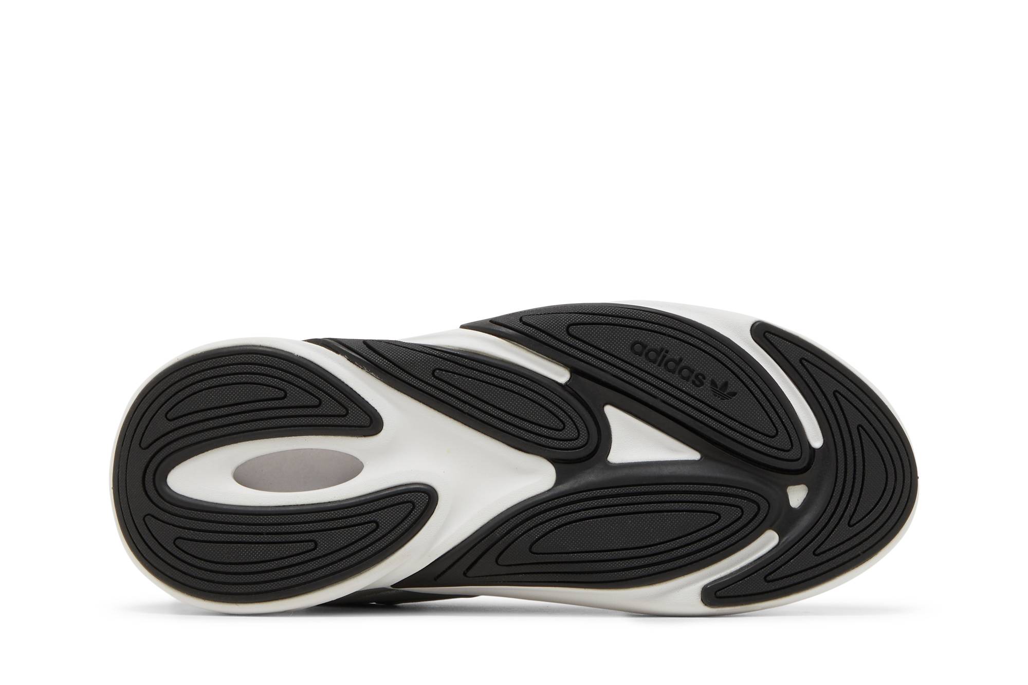 Shop （女性）adidas Ozelia '銀色金屬' GX3636