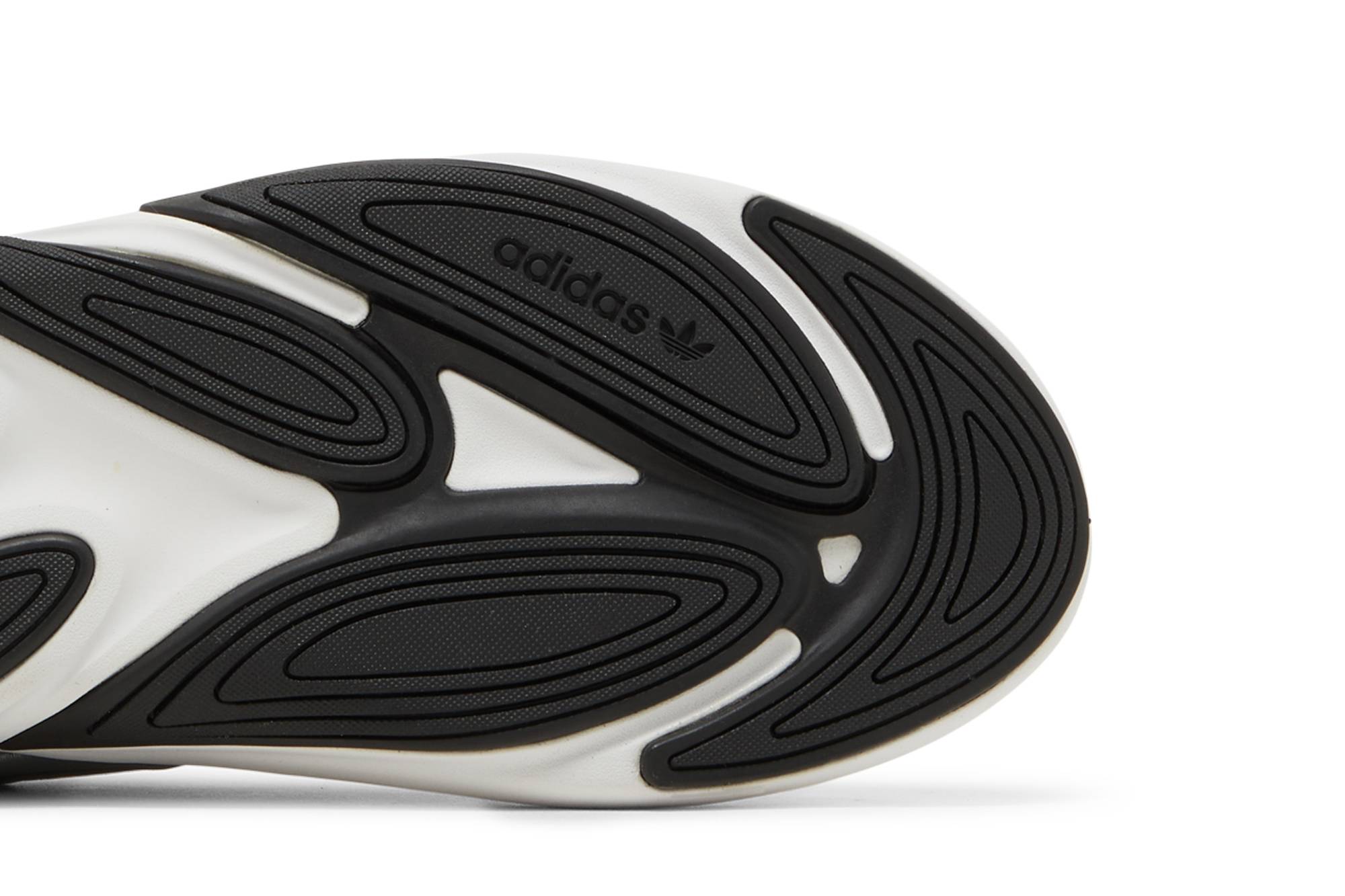 Purchase （女性）adidas Ozelia '銀色金屬' GX3636