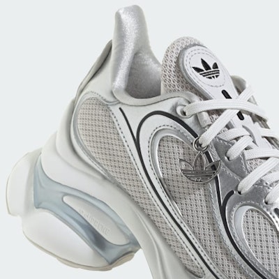 (W) Adidas Ozweego Beigenuz Silver Metallic/Abu-Abu/Putih Crystal KI0557 1