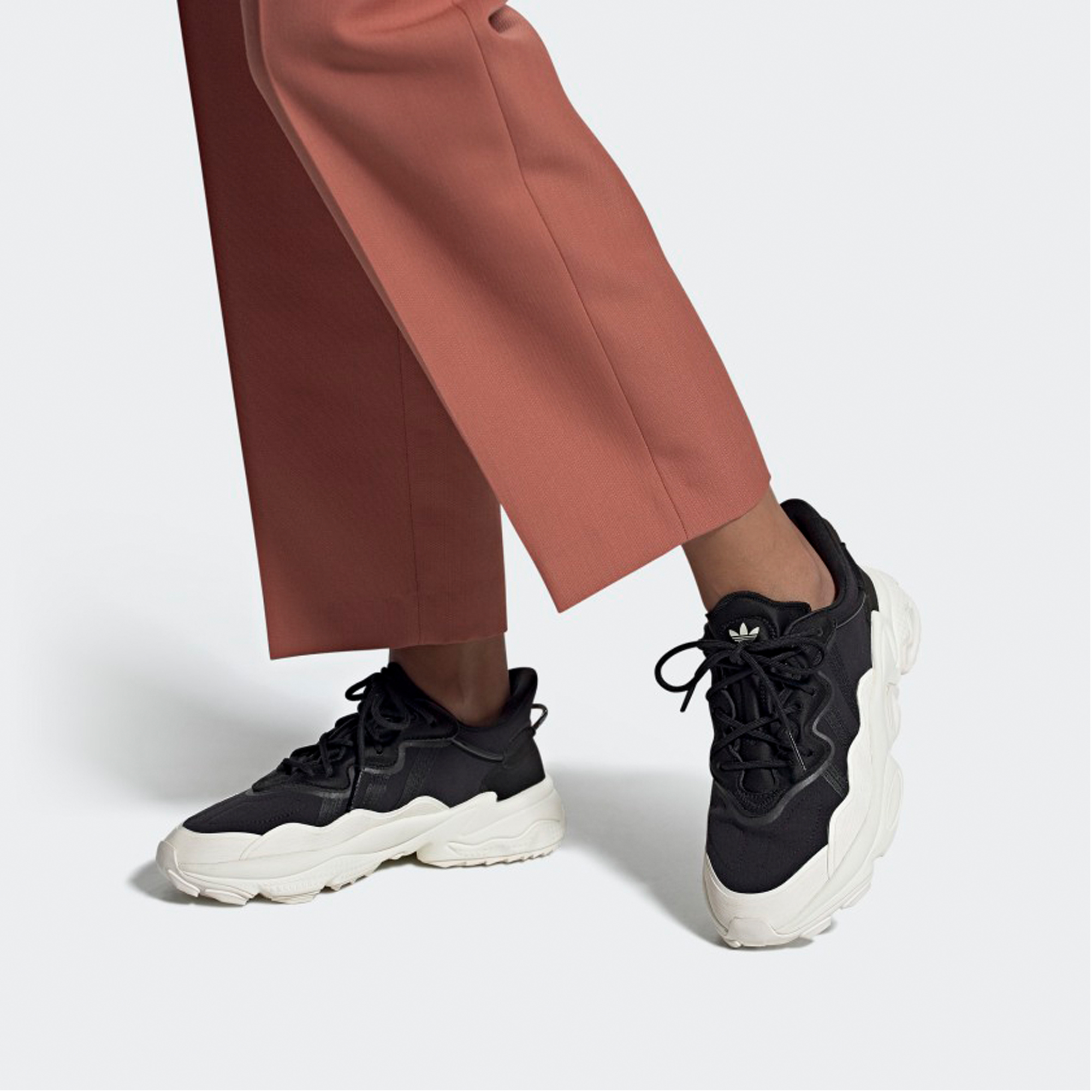 Sizing (W) アディダス オズウィーゴ TR ブラックオフホワイト FV9760