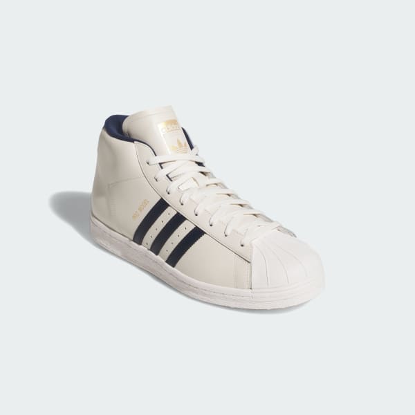 Shop (W) 아디다스 프로 모델 미드컷 스파이클리스 골프화 칠크 화이트/나이트 인디고/골드 메탈릭 JQ7722