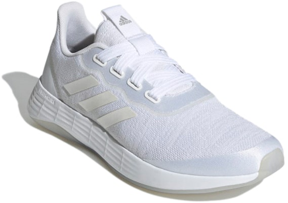 (W) adidas QT Racer Sport 'Putih Awan Abu-Abu' GW4844 Lookbook (W) adidas QT Racer Sport 'Putih Awan Abu-Abu' GW4844
