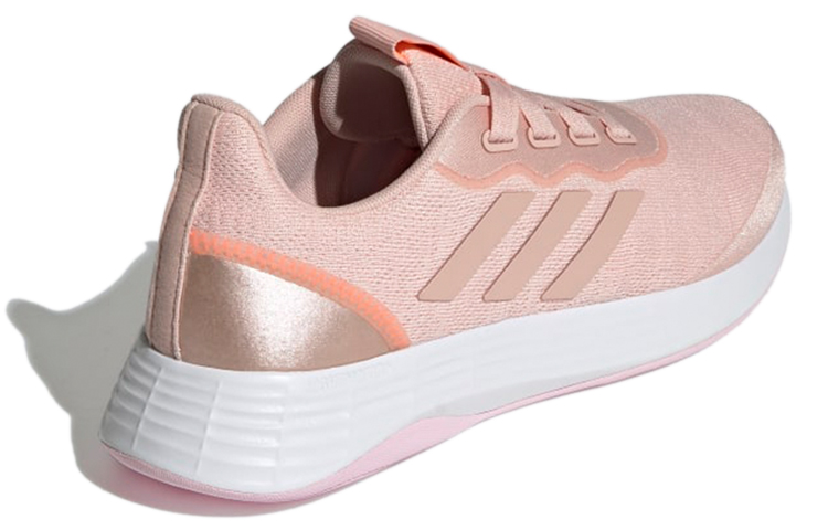 Shop adidas Qt Racer Sport 簡約舒適運動 低筒 跑步鞋 女款 粉