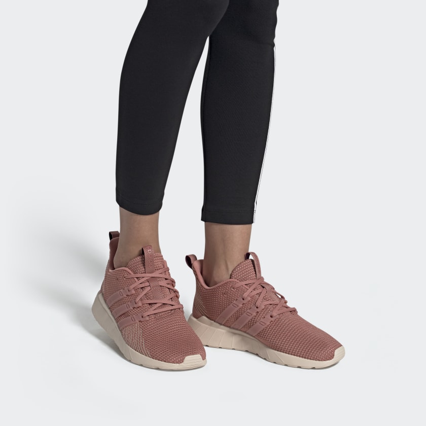 Sizing (W) アディダス クエスターフロー "ピンクベージュ" EE8244