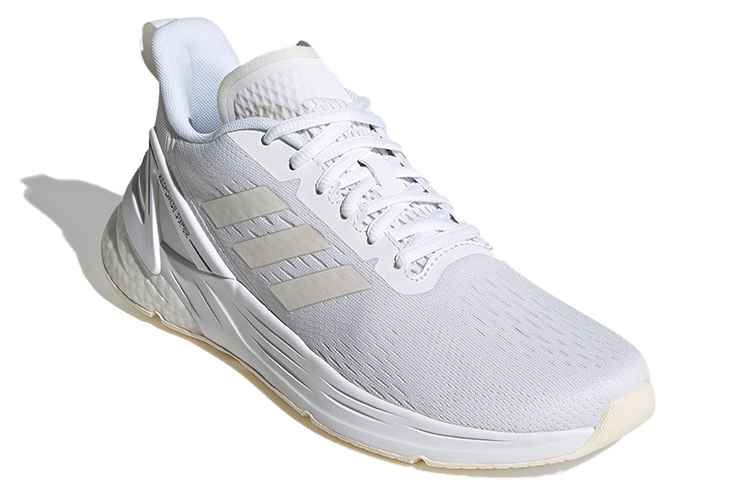 Lookbook 愛迪達 回應 超 女款 白