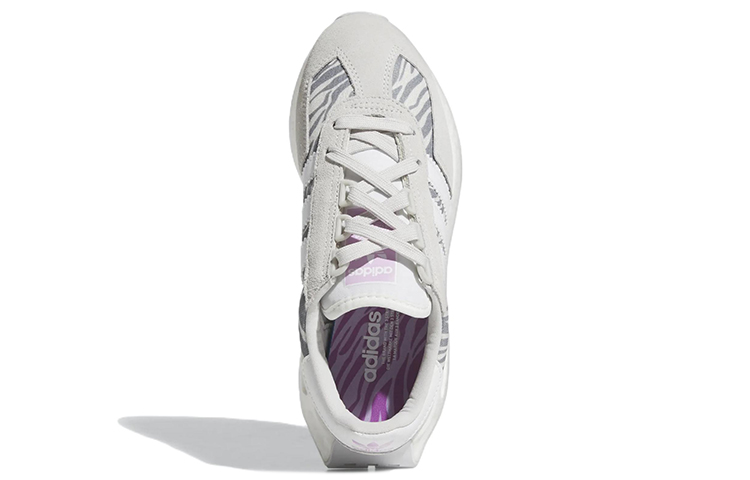 Shop （女性）adidas Retropy E5 “斑馬” GW2179