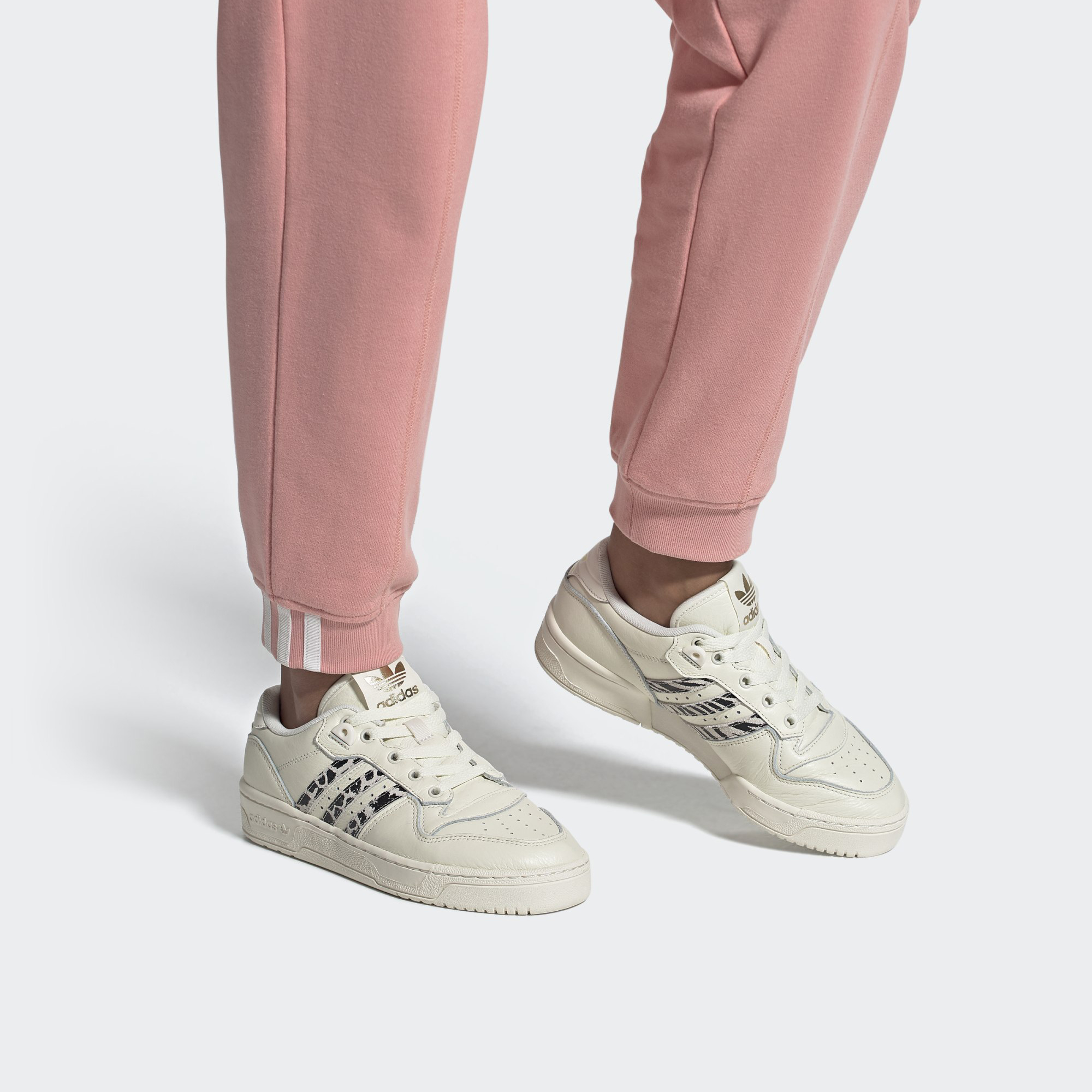 Sizing (W) アディダス ライバリーLOW アニマル (Adidas Rivalry Low Animal) FY9203