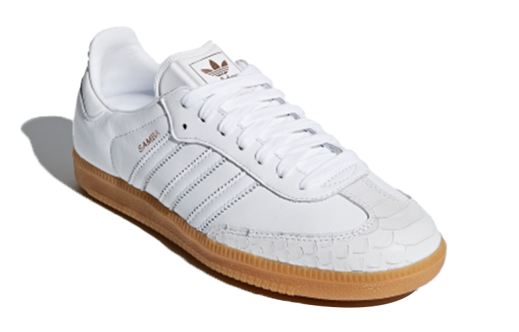 Lookbook (W) アディダス サンバ 白ガム レプタイル CQ2640