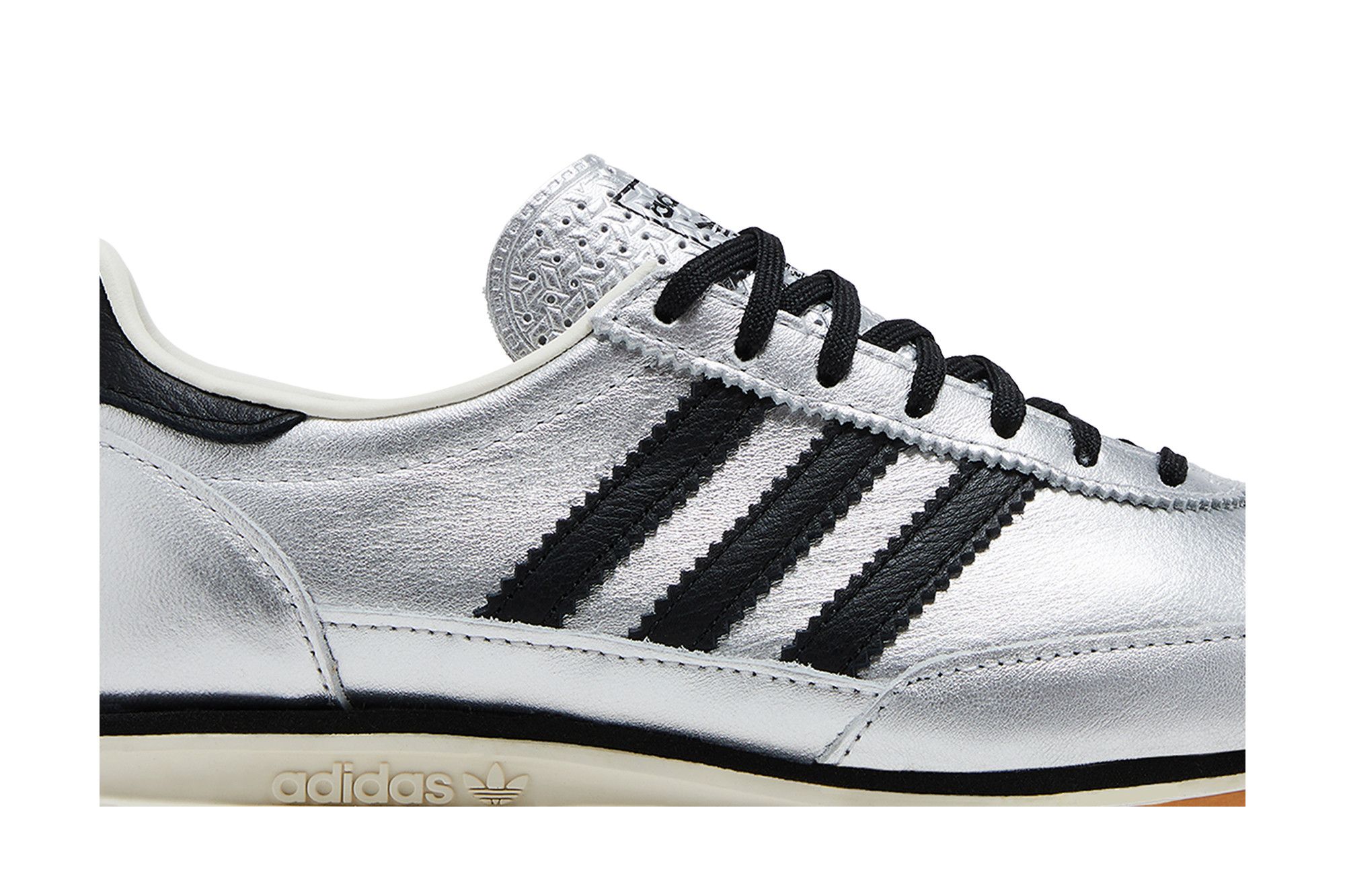 Lookbook (W) adidas SL 72 OG Perak Hitam Karet Tepat JH6363