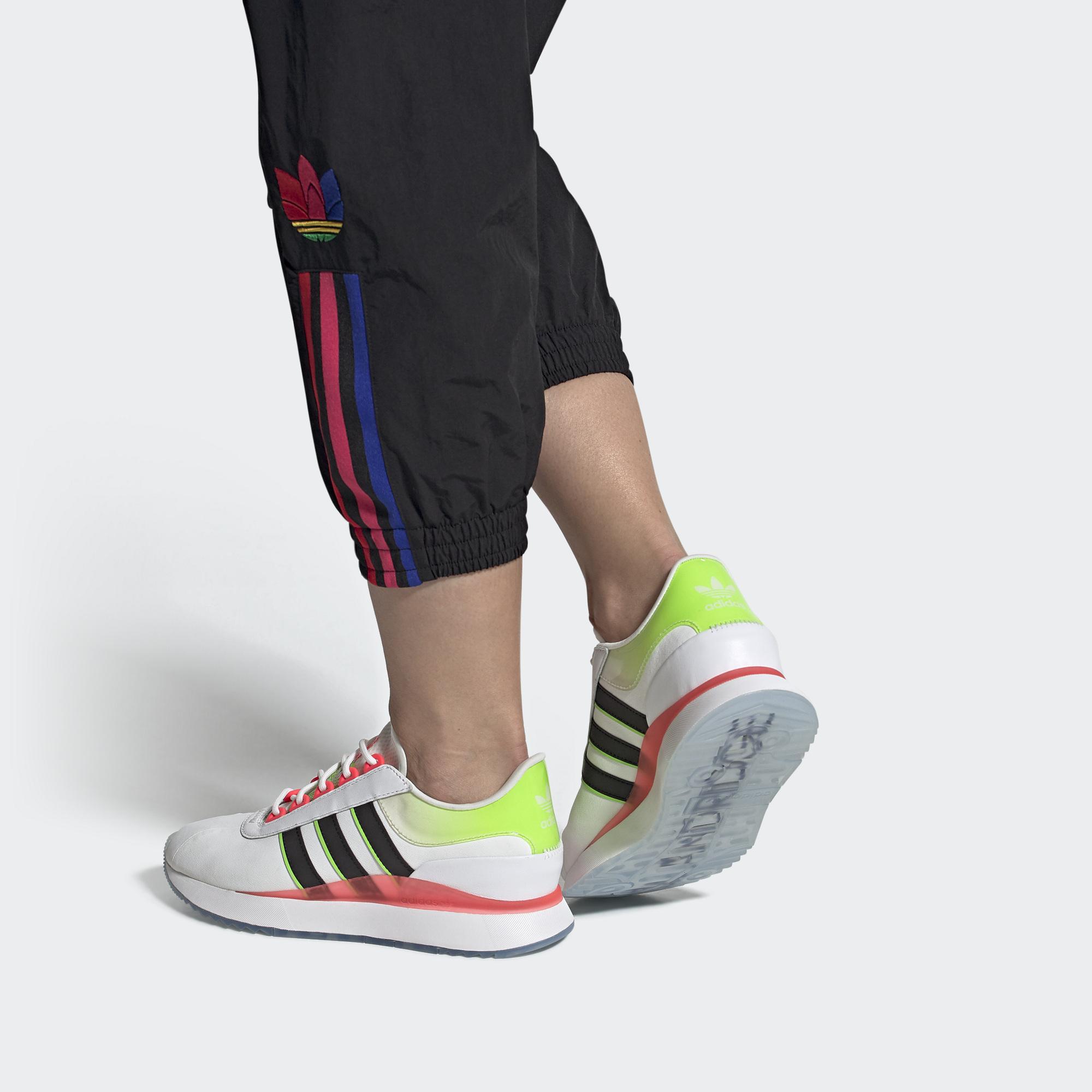 Sizing (W) adidas SL Andridge 'Signal Pink' Wanita FY6964