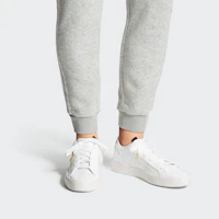 Sizing (女性)adidas Sleek '金屬金' FV3395