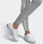 Sizing (W) adidas Sleek 'Putih Perak Metalik' EG7748