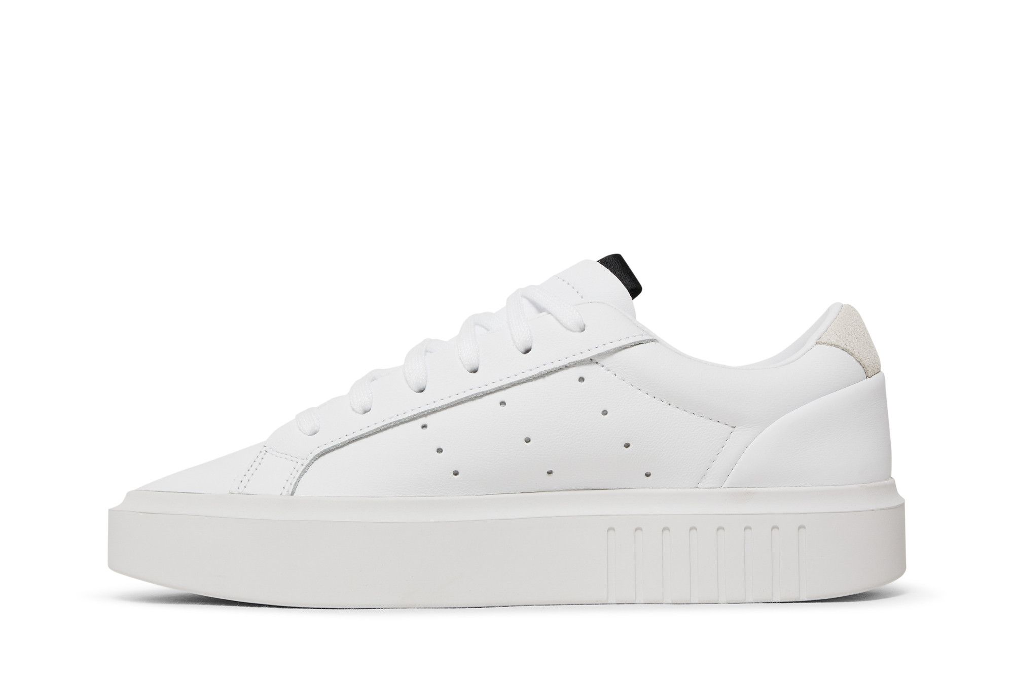 Shop adidas originals Sleek Super 抗磨損輕便 低筒 運動鞋 女款 白色