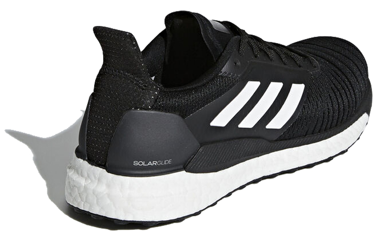 Lookbook adidas Solarglide 女款 黑/白