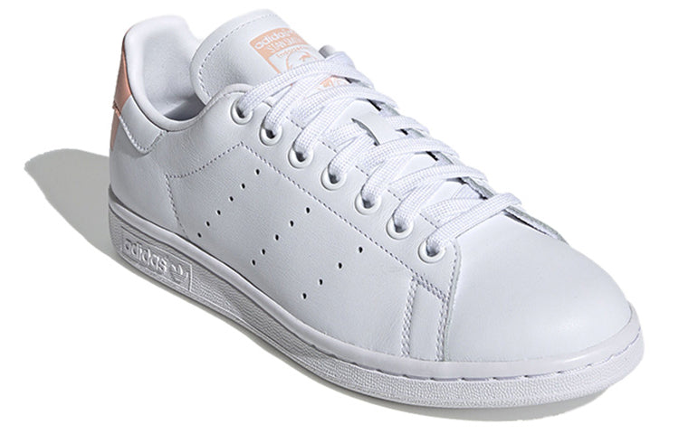 Shop adidas originals Stan Smith 女款 粉白