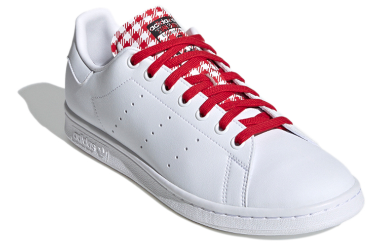 Lookbook （女款）adidas Stan Smith「可替換鞋舌」型號 FZ2821