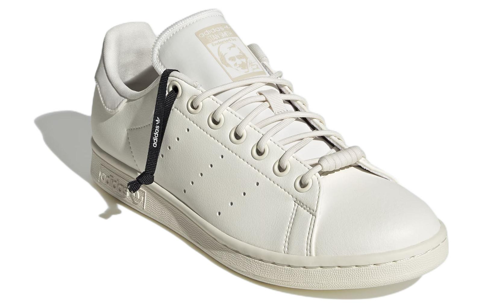 Lookbook (W) スタンスミス "テクニカルレーシング オフホワイト" GY9394