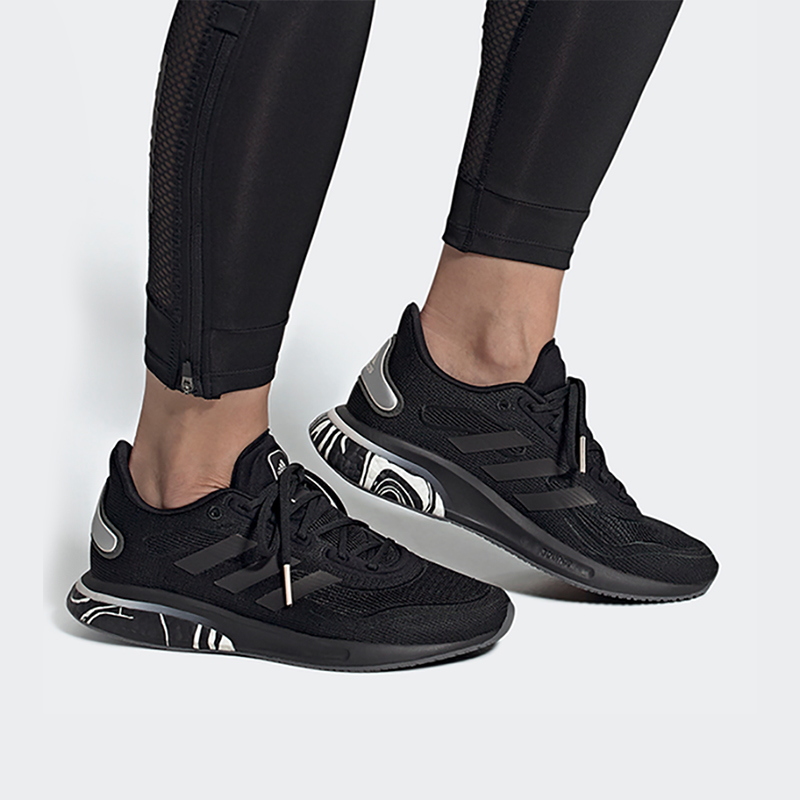 Sizing (W) 阿迪达斯Supernova“魅力包” FW5728