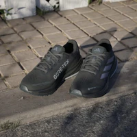 Shop (W) adidas Supernova Rise GTX 黑色/紫粉/碳灰 JR9599