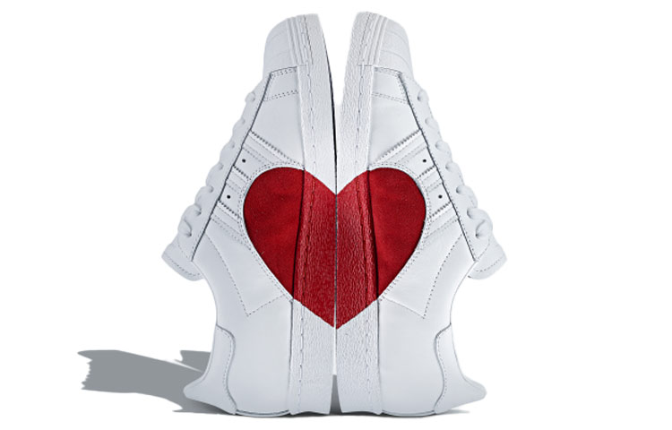 Shop (W) adidas Superstar 80 'Separuh Hati' CQ3009