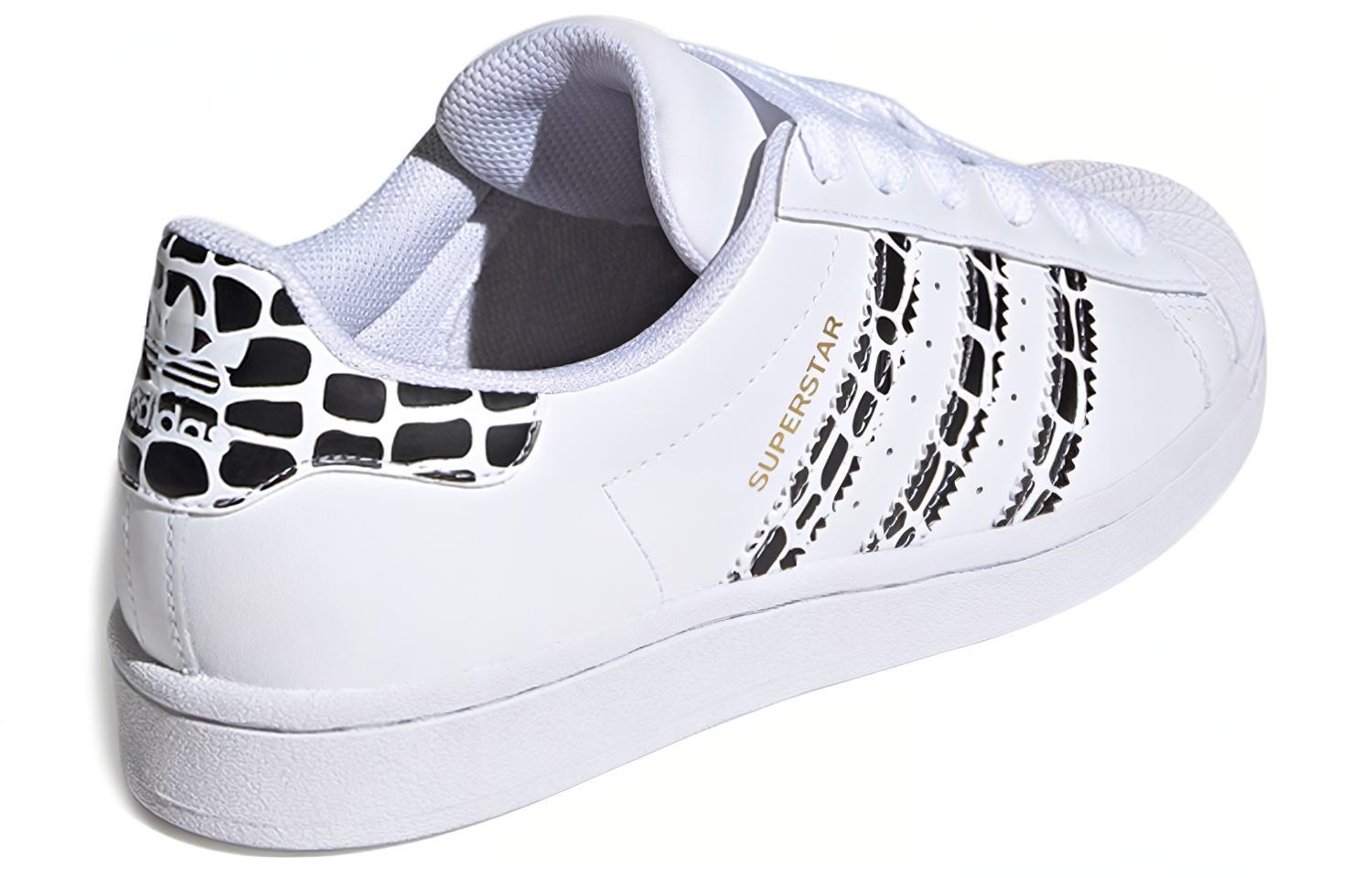 Shop （女性用）adidas Superstar '動物印花' FV3452