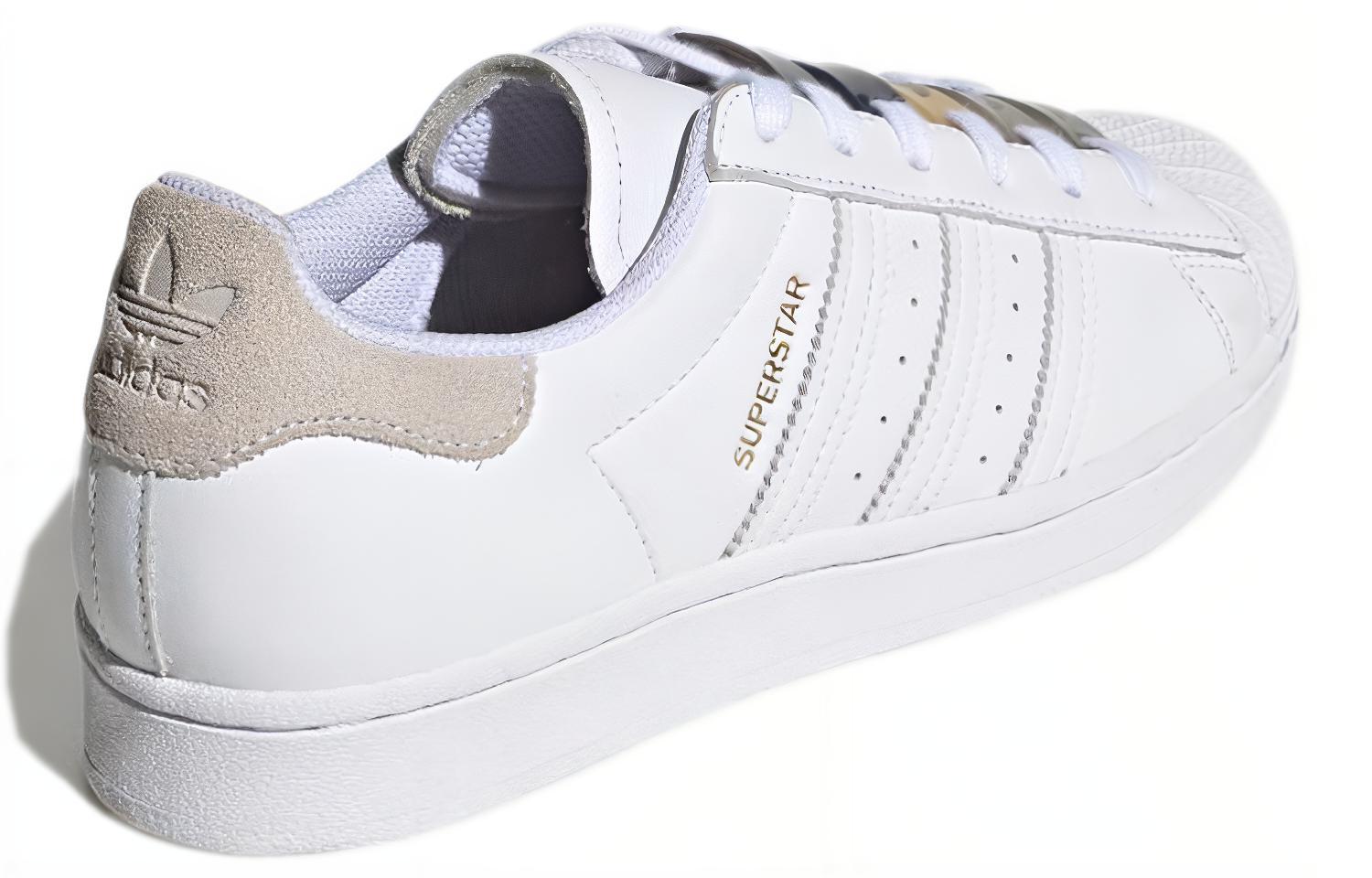 Shop (W) adidas Superstar 'Putih Awan' GZ0866