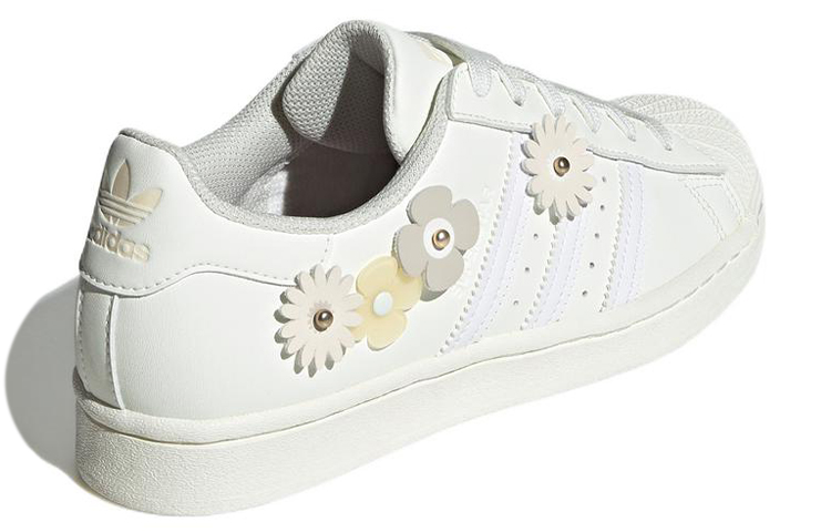 Shop (W) 阿迪达斯Superstar ‘花卉’ GX2172