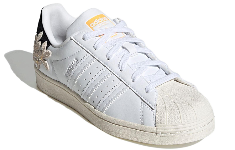 Lookbook (W) スーパースター 花柄パッチ 白/オレンジ (Sūpāsutā Hanagara Pacchi Shiro/Orenji) GZ0864