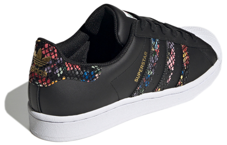 Shop (W) 阿迪达斯 Superstar '花卉蛇皮印花' 运动鞋 FW3693