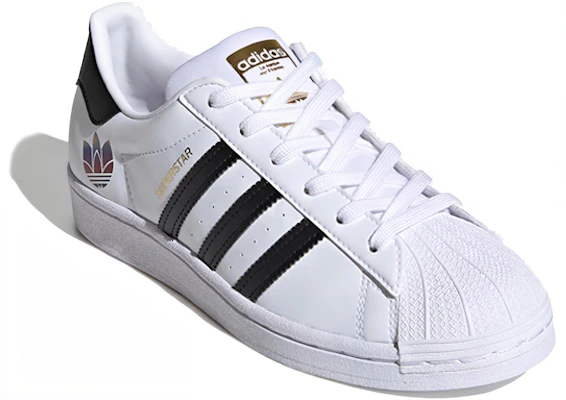(W) adidas Superstar 'Emas Metalik' FX8543 Lookbook (W) adidas Superstar 'Emas Metalik' FX8543