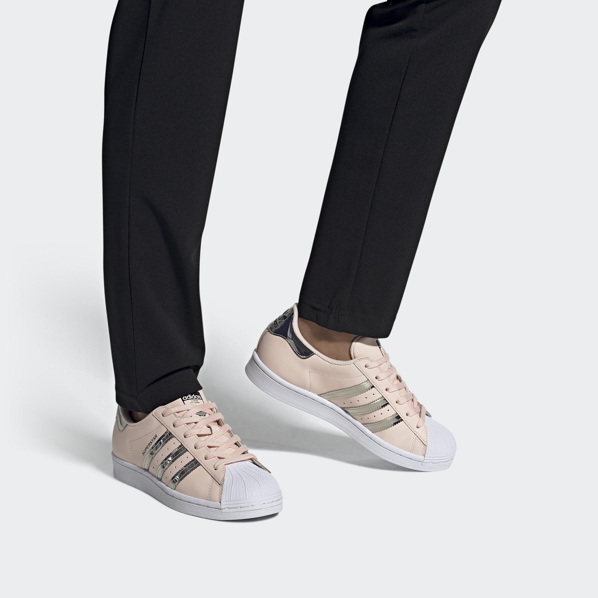 Sizing (W) adidas Superstar 'Metallic 3 Garis - Pink Tint' FW5014