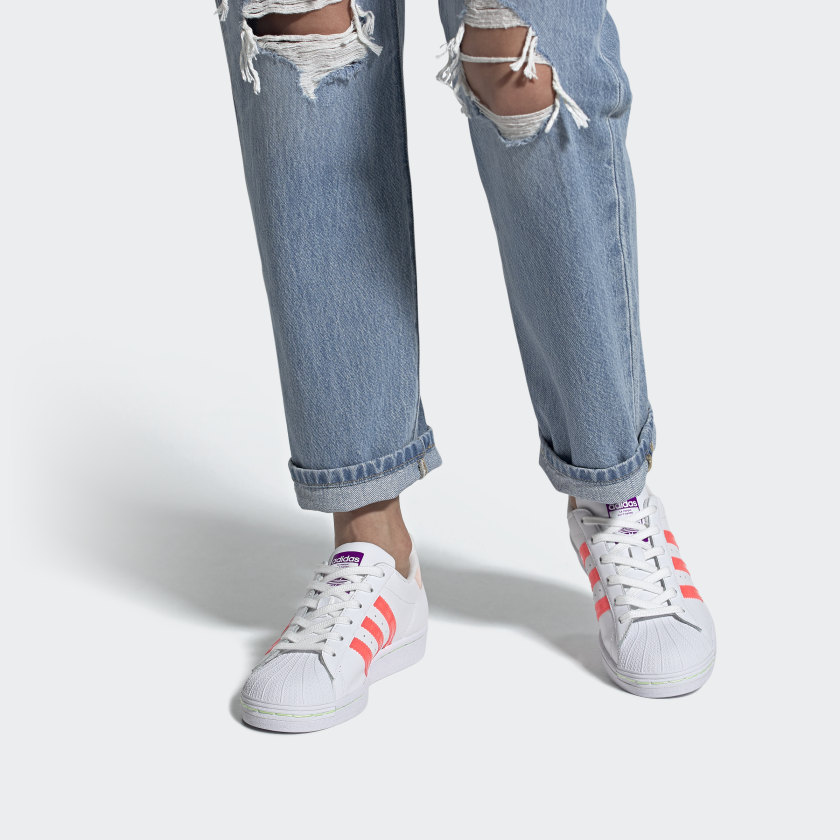 Sizing (W) アディダス スーパースター "シグナルピンク" FW2502