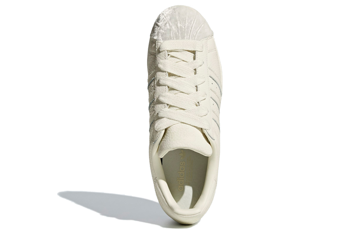 Shop (W) adidas Superstar 'Tono Blanco Roto' CG6010
