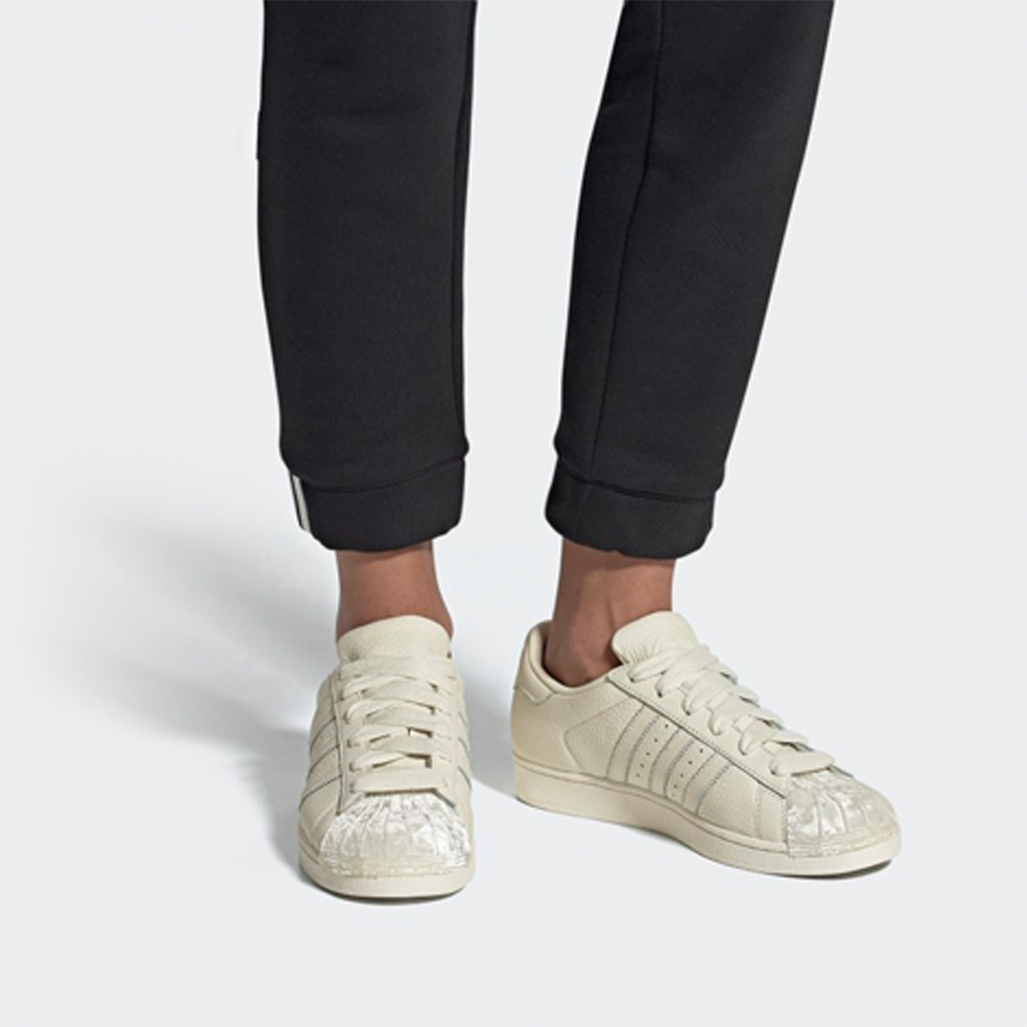 Details for (W) adidas Superstar 'Tono Blanco Roto' CG6010
