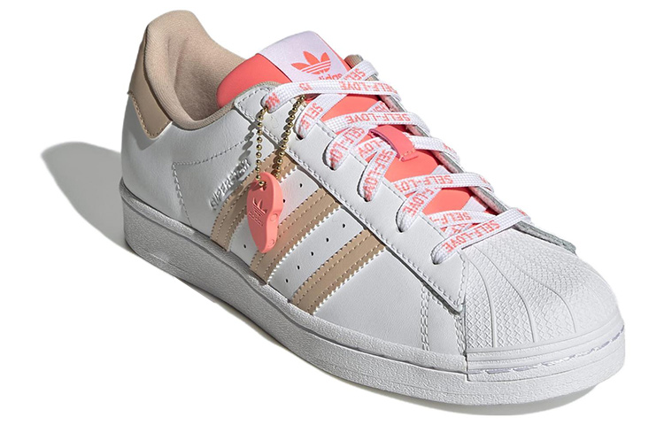 Lookbook (W) adidas Superstar 'Valentine' 2022 Sepatu Cinta GW0570