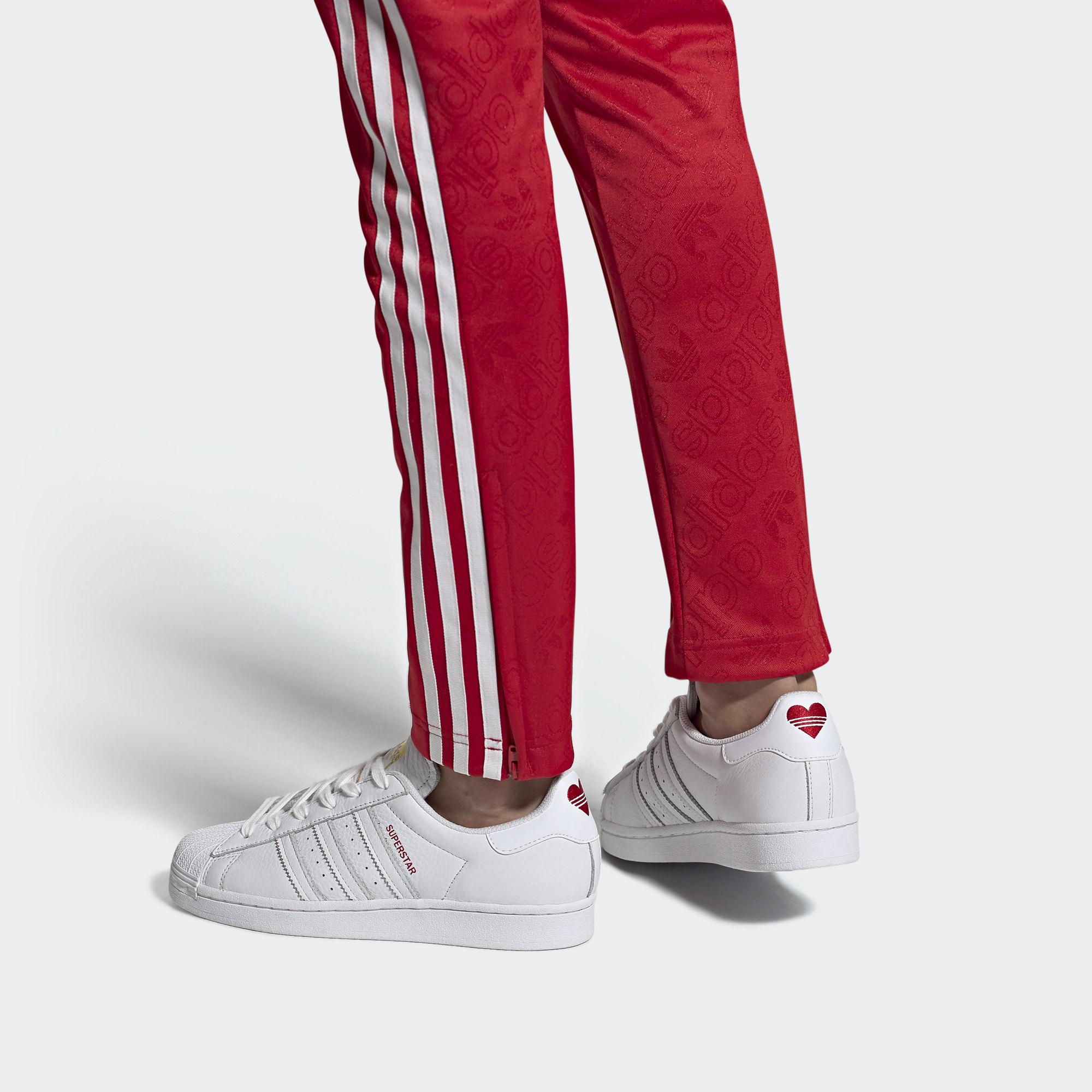 Sizing (W) adidas Superstar 'Hari Valentine' FX1203