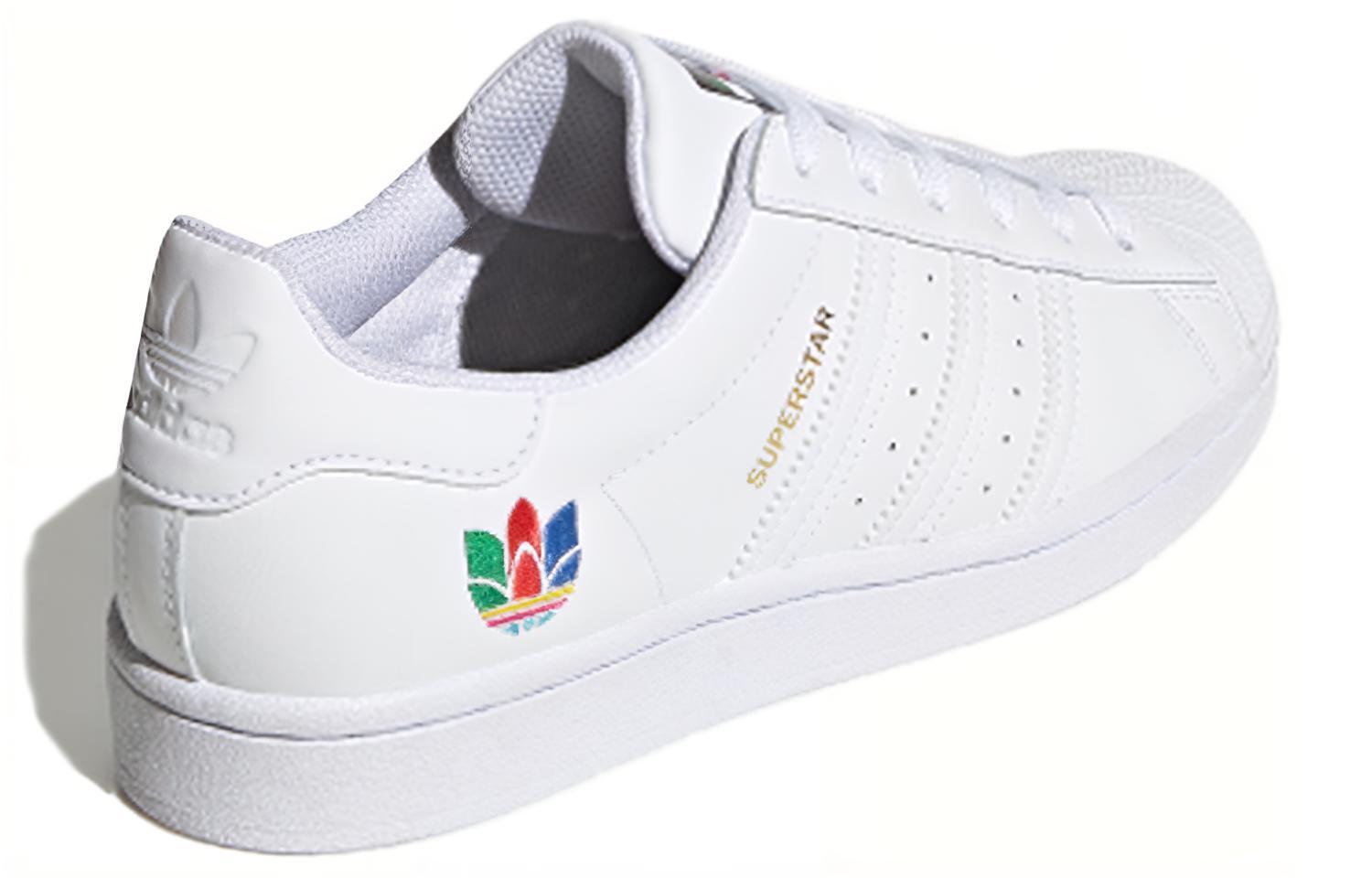 Shop (W) アディダス スーパースター "白/リアルマゼンタ" FW3694