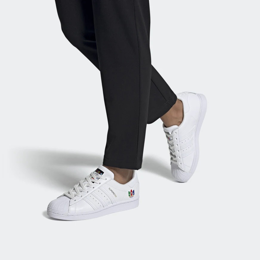 Sizing (W) アディダス スーパースター "白/リアルマゼンタ" FW3694