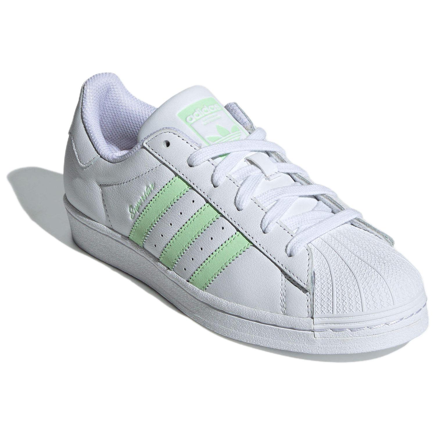 Lookbook (女性) adidas Superstar '白色半綠火花' IE3005