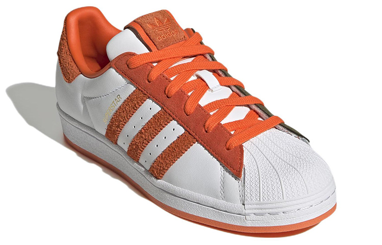 Lookbook （女性）adidas Superstar「白橙配色」GY9555