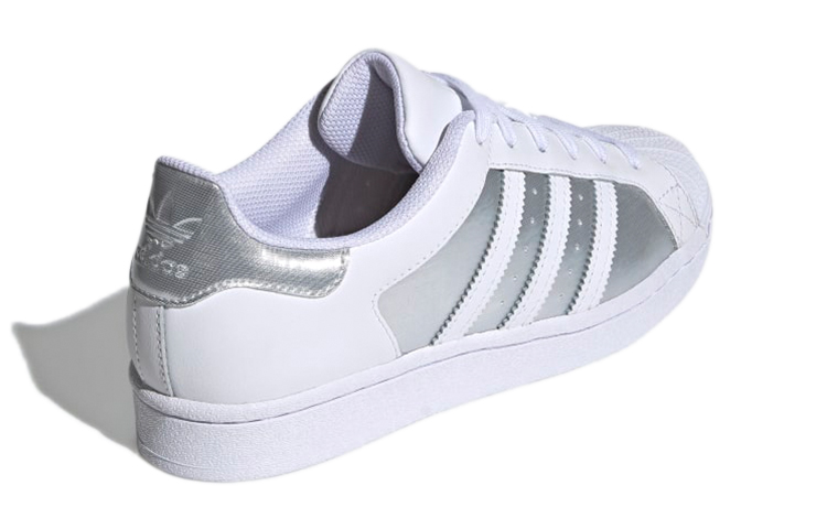 Shop adidas originals Superstar 低筒 板鞋 女款 白灰銀