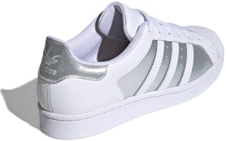 adidas originals Superstar 低筒 板鞋 女款 白灰銀 Shop adidas originals Superstar 低筒 板鞋 女款 白灰銀
