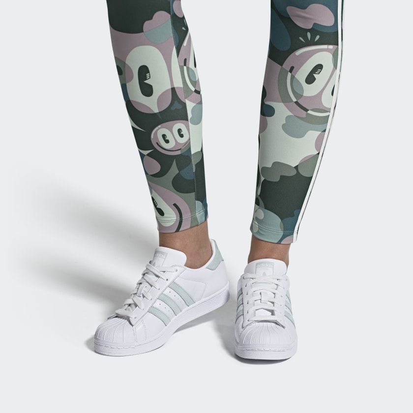 Sizing (W) adidas Superstar 'Putih Hijau Pudar' EE7401