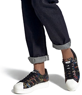 (W) 阿迪达斯 Superstar Bold “花卉扭曲” FW3701 Sizing (W) 阿迪达斯 Superstar Bold “花卉扭曲” FW3701