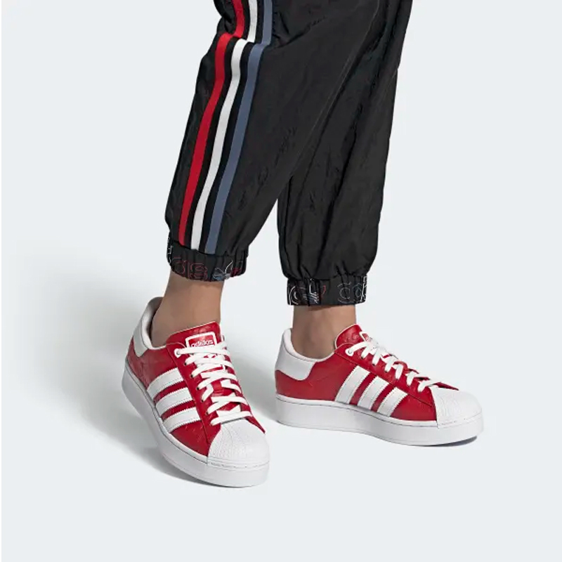 Sizing (W) adidas Superstar Bold 'Corazón Grabado - Escarlata' FZ1836