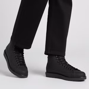 Order 這款產品名稱在台灣的繁體中文翻譯為:
(女性)adidas Superstar 冬季黑色靴 FZ3835