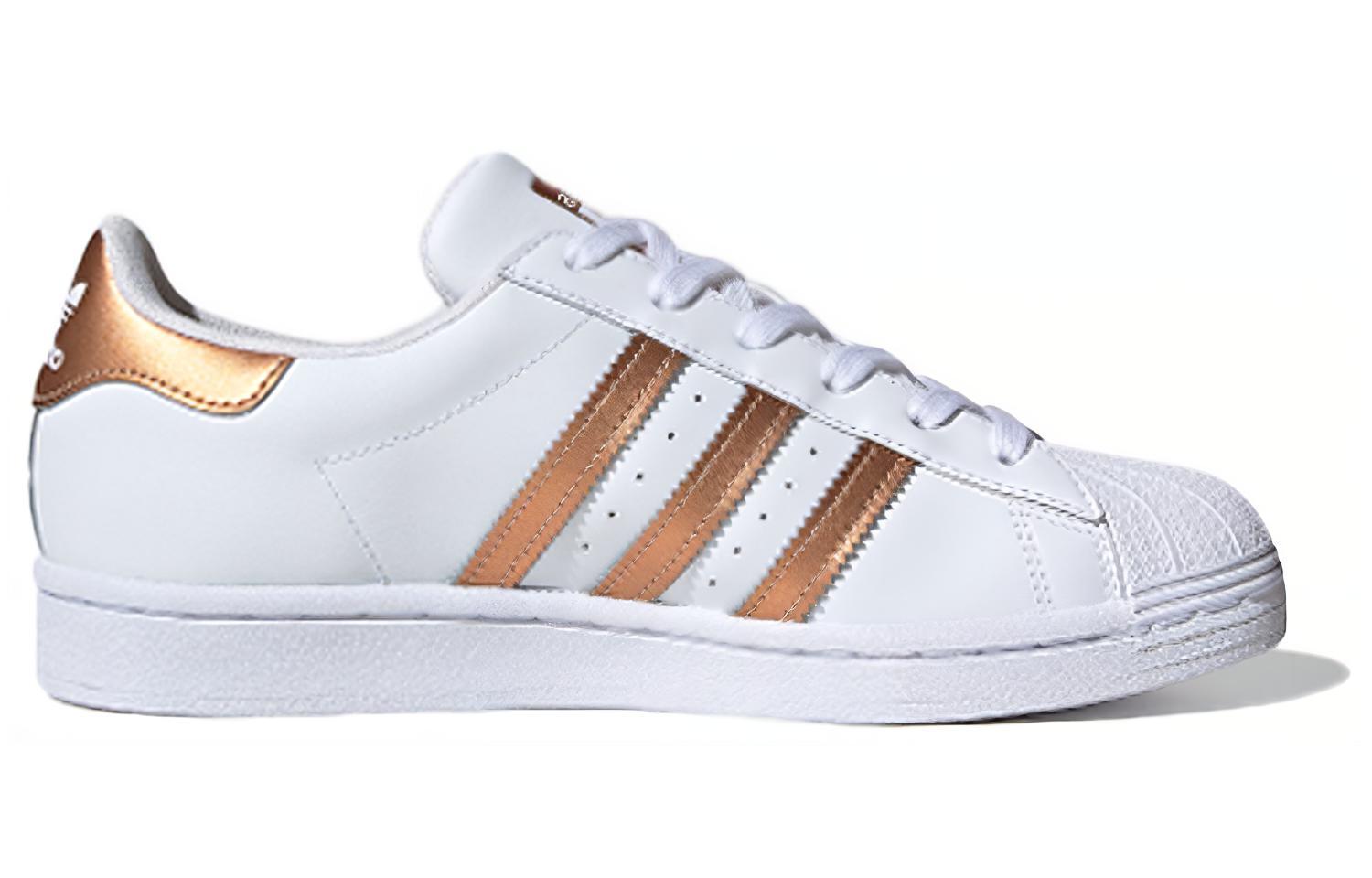 Shop (W) adidas Superstar Putih Tembaga Metalik FX7484