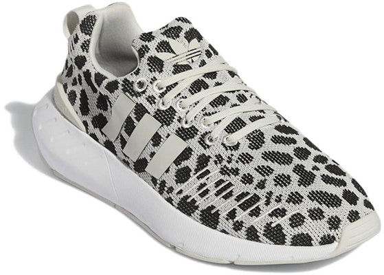 (W) adidas Swift Run 22 'Dálmata' GZ4976 Lookbook (W) adidas Swift Run 22 'Dálmata' GZ4976