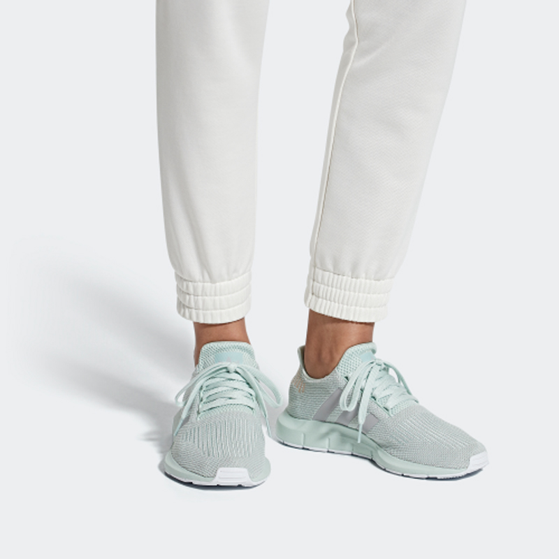 Sizing (W) adidas Swift Run 'Hijau Abu' B37720